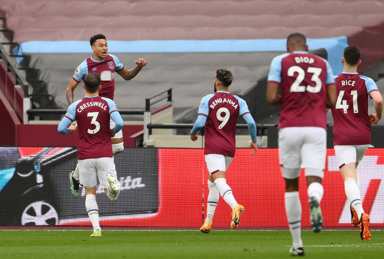 他用細膩的 他用細膩的